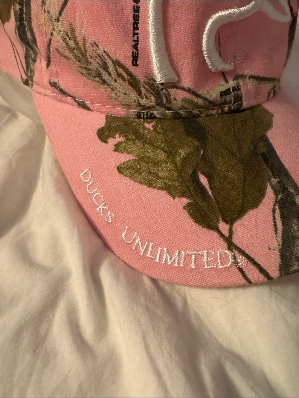 Ladies Fit Pink Ducks Unlimited Realtree Camo Baseball Cap - Picture 3 of 8